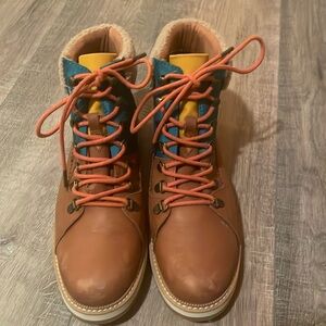 Tom’s winter boots